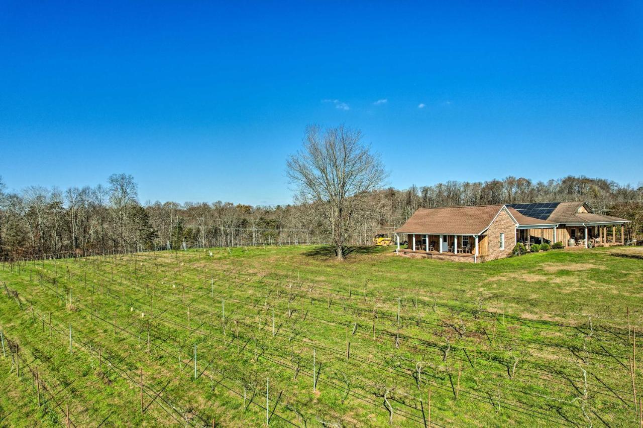 Breathtaking Elkin Getaway With Vineyard Views! Villa Ngoại thất bức ảnh